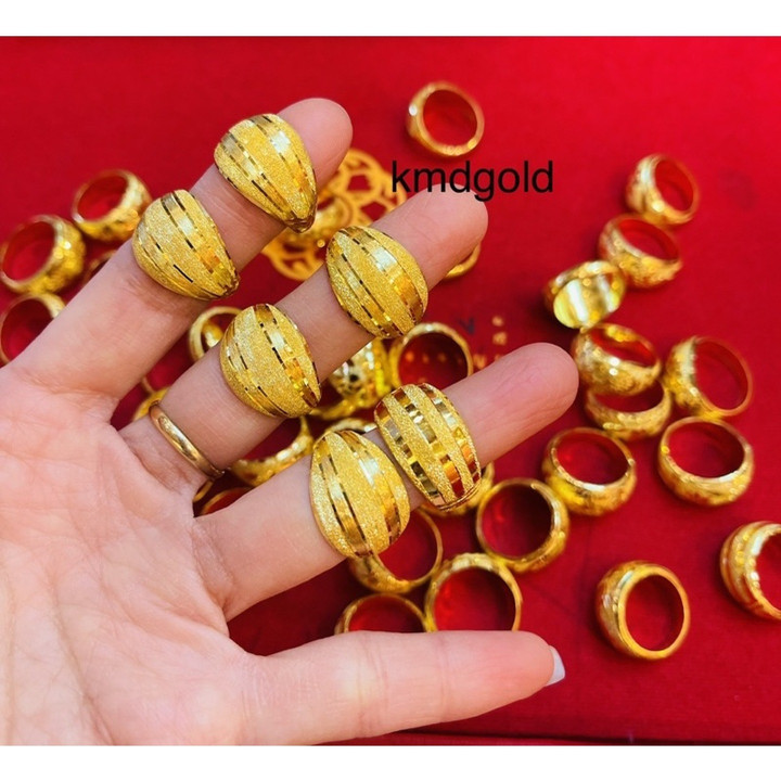 24K金戒指 - 镂空设计，镶嵌钻石