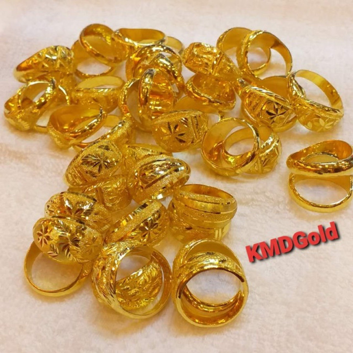 24K金戒指 - 镂空设计，镶嵌钻石