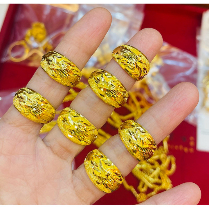 24K金戒指 - 镂空设计，镶嵌钻石