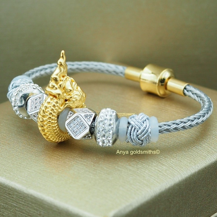 Anya Naga 蛇形吊坠 - 纯金首饰