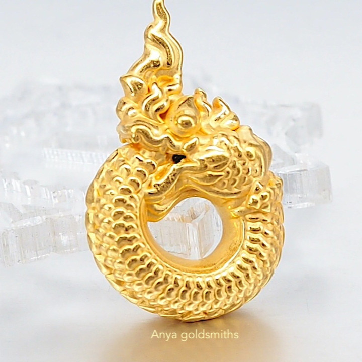 Anya Naga 蛇形吊坠 - 纯金首饰