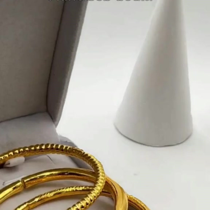 1/2 and 1 Salung Gold Bangle Sets (96.5% Gold)