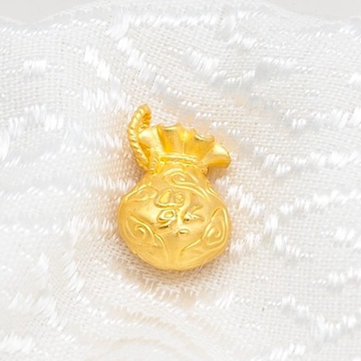 奢华黄金安雅吊坠 | 99.9%纯金