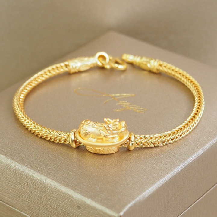 Luxury Gold Bracelet - Benz Link Design & Charms