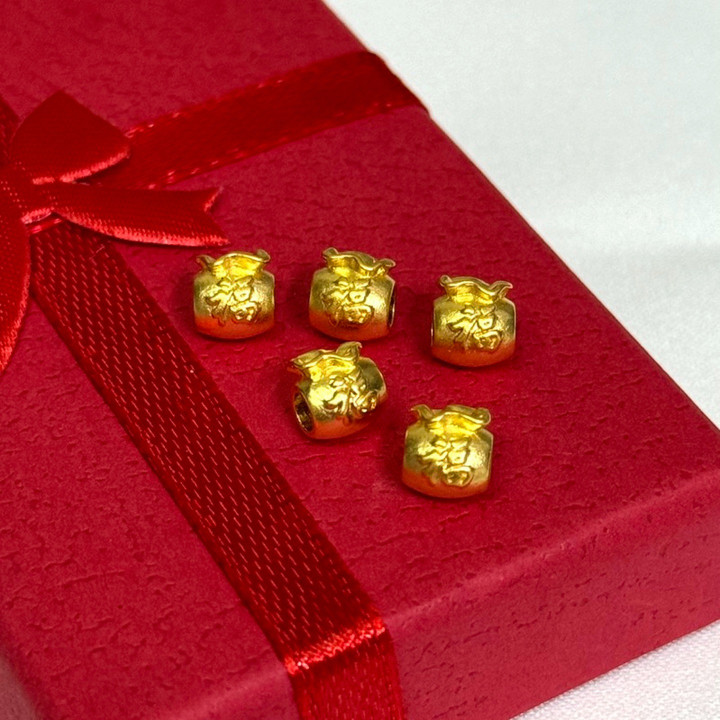 纯金吊坠 | 99.9% 纯金，小巧精致