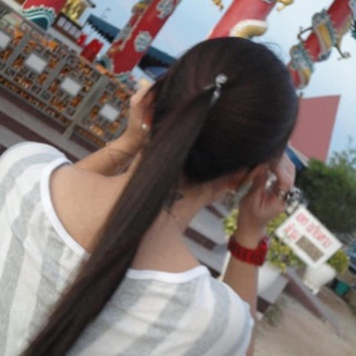 纯金老虎吊坠：吉祥象征，附带证书。