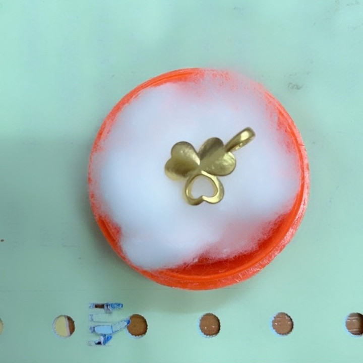 真金四叶草吊坠 | 0.15-0.17克 | 附带证书