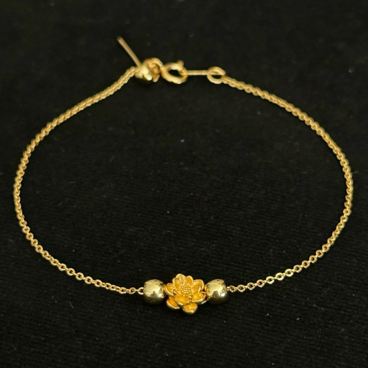 Bracelet de luxe en or avec breloques | Authentique et garanti