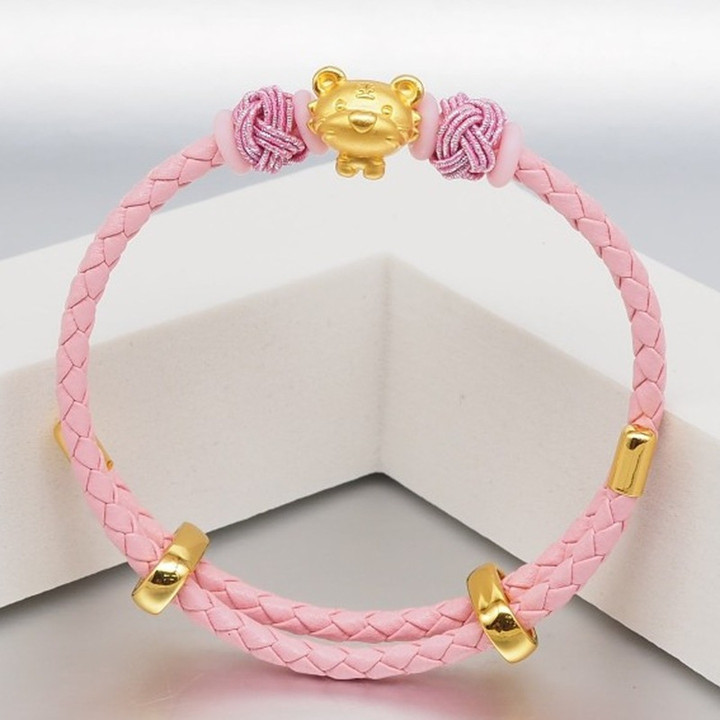 用 Anya 24K 金吊坠庆祝虎年