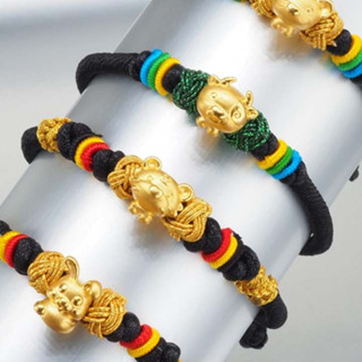 用 Anya 24K 金吊坠庆祝虎年