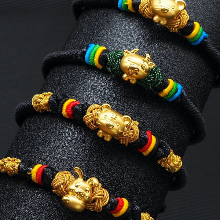 用 Anya 24K 金吊坠庆祝虎年