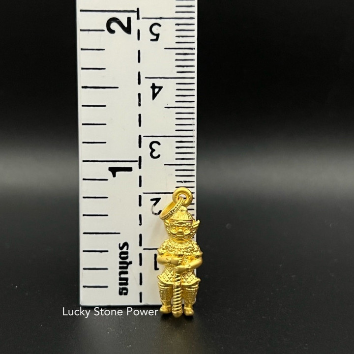 纯金 Thao Wessuwan 吊坠 | 经鉴定，精美绝伦