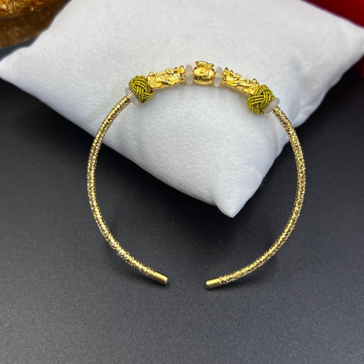 纯金貔貅手链及吉祥吊坠