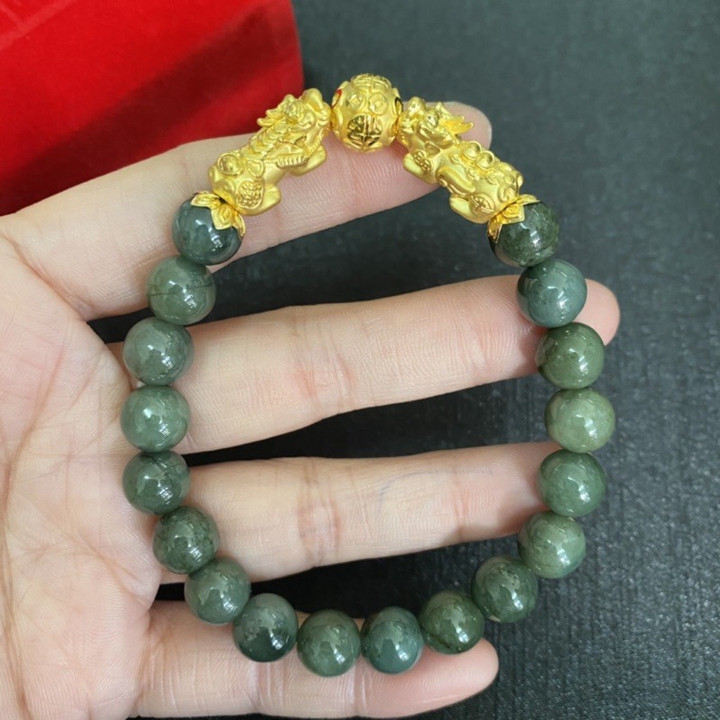玉貔貅手链 - 风水吉祥物，寓意好运与繁荣