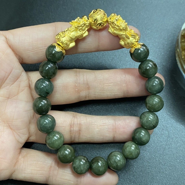 玉貔貅手链 - 风水吉祥物，寓意好运与繁荣