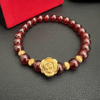 石榴石手链配金色吊坠 - 玫瑰金和黄金珠子