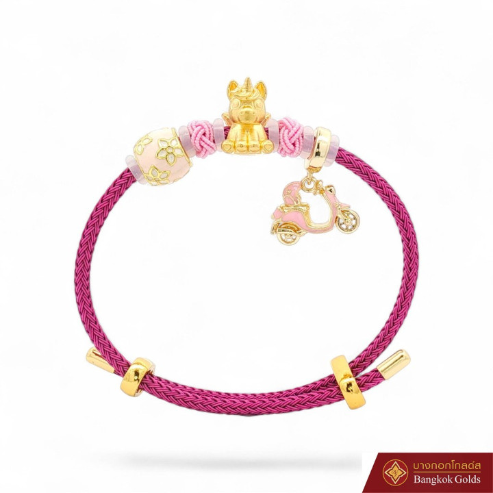 这款精美的曼谷黄金独角兽吊坠手链采用闪亮的99.99%纯金打造而成，并饰有一只奇幻的独角兽。