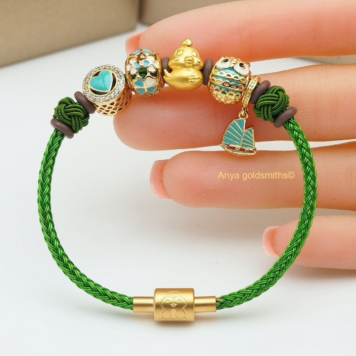 Anya Charm 99.9%纯金公鸡吊坠 | 农历新年礼物