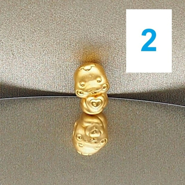 Anya 吊坠：蛇年款，99.99% 纯金