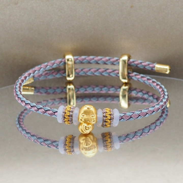 Anya 吊坠：蛇年款，99.99% 纯金