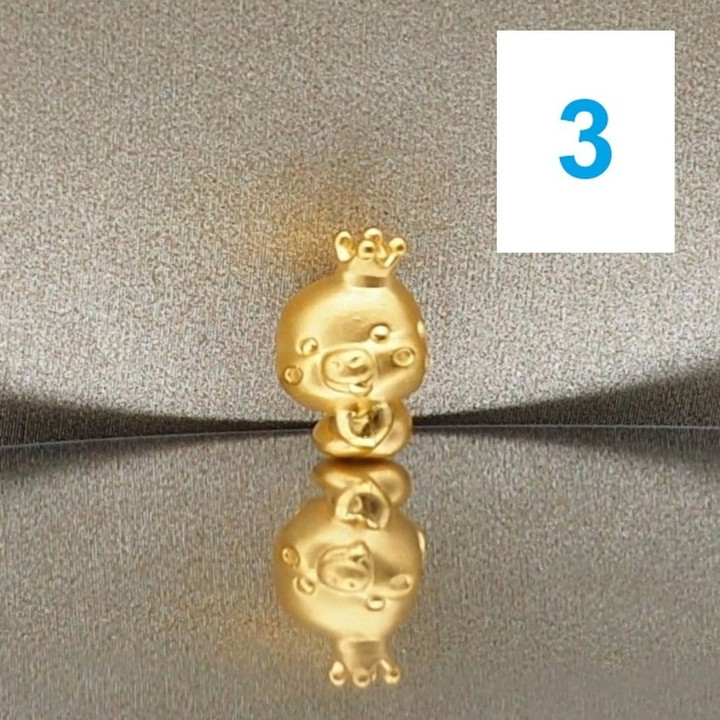 Anya 吊坠：蛇年款，99.99% 纯金