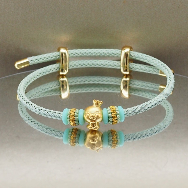 Anya 吊坠：蛇年款，99.99% 纯金