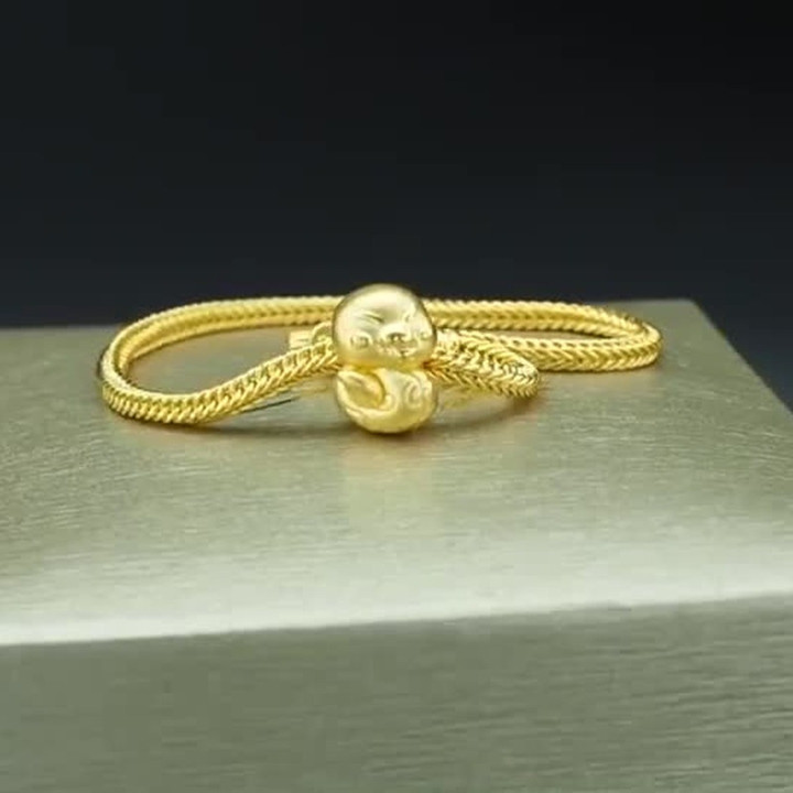 Anya 吊坠：蛇年款，99.99% 纯金