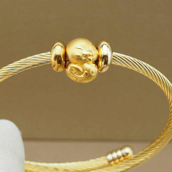 Anya 吊坠：蛇年款，99.99% 纯金