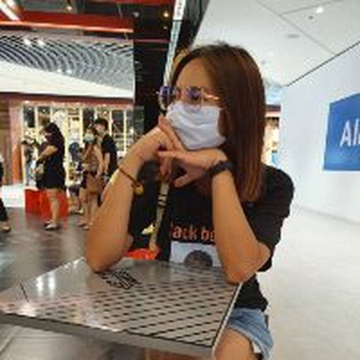 优雅曼谷黄金十字耳环 | 75%纯金