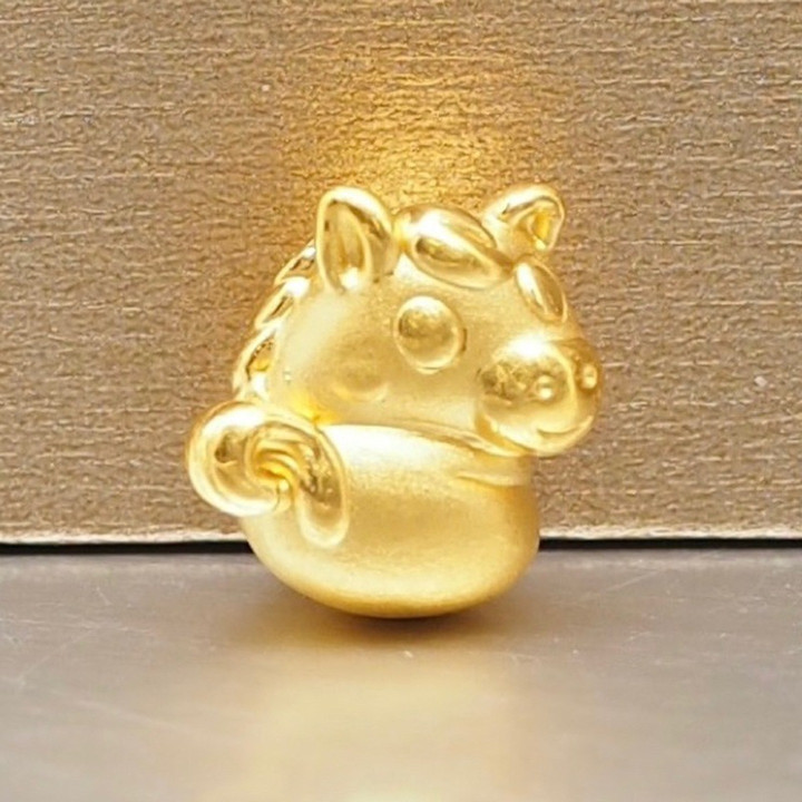 纯金安雅吊坠 | 马年系列