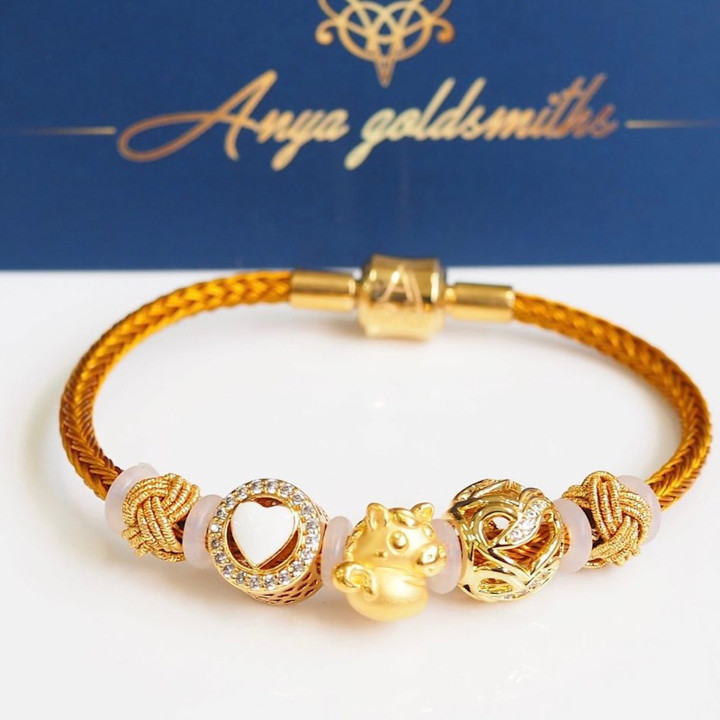 纯金安雅吊坠 | 马年系列