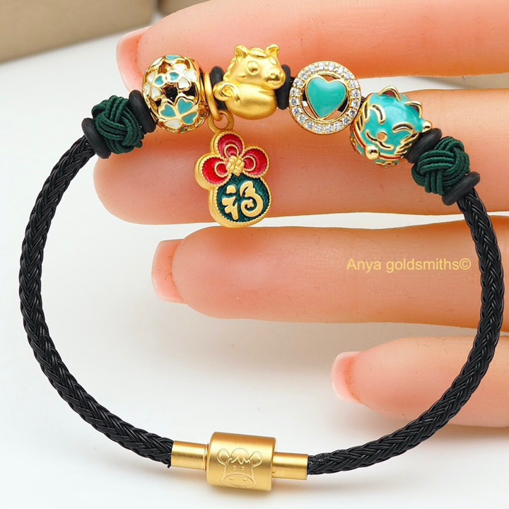 纯金安雅吊坠 | 马年系列