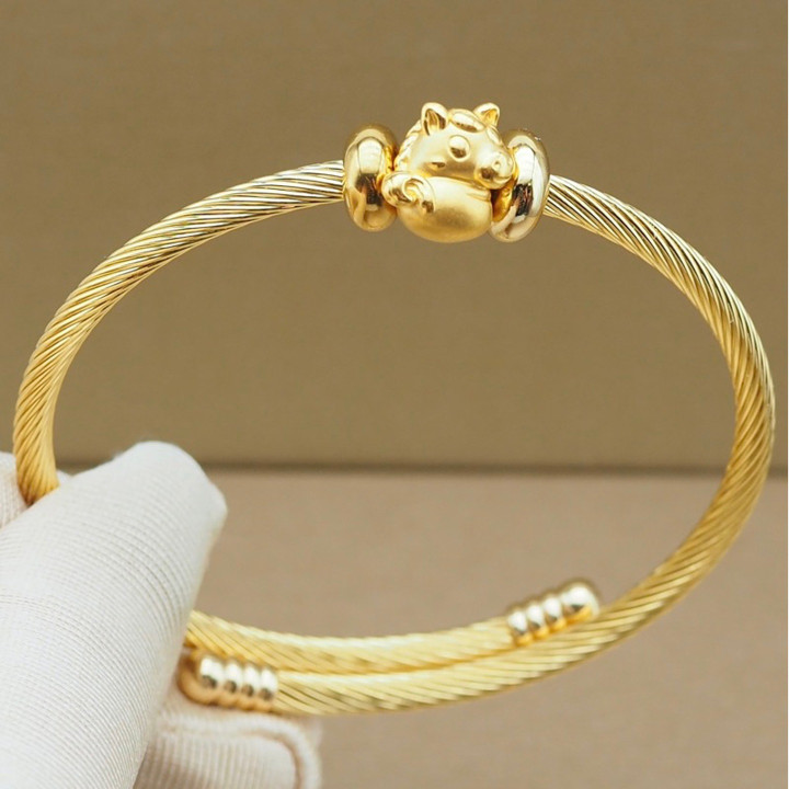 纯金安雅吊坠 | 马年系列