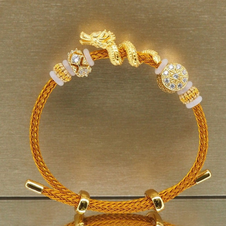 纯金盘绕龙形吊坠 | Anya珠宝