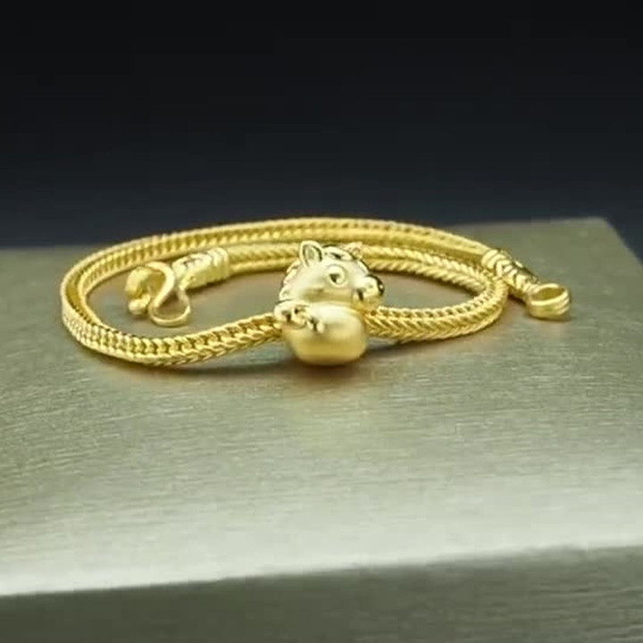 纯金安雅吊坠 | 马年系列