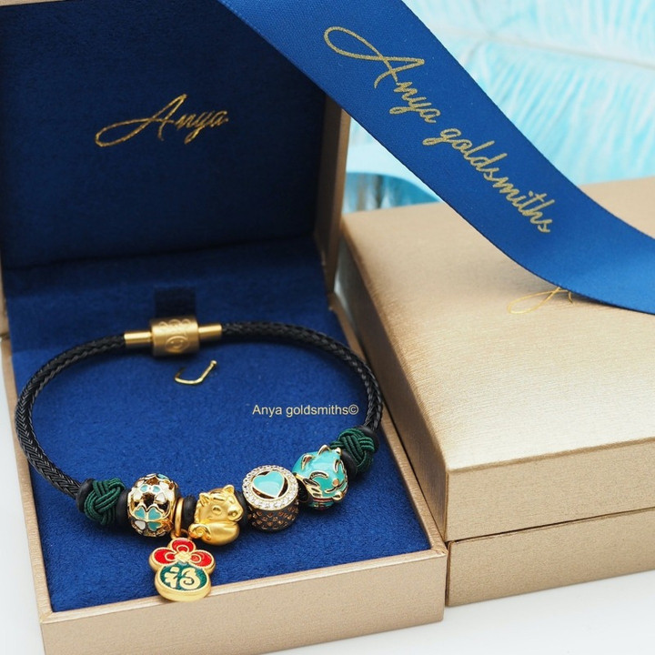 纯金安雅吊坠 | 马年系列