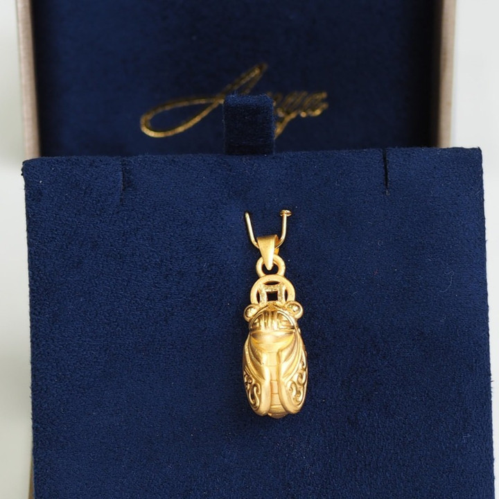 纯金安雅吊坠硬币设计 - 奢华魅力