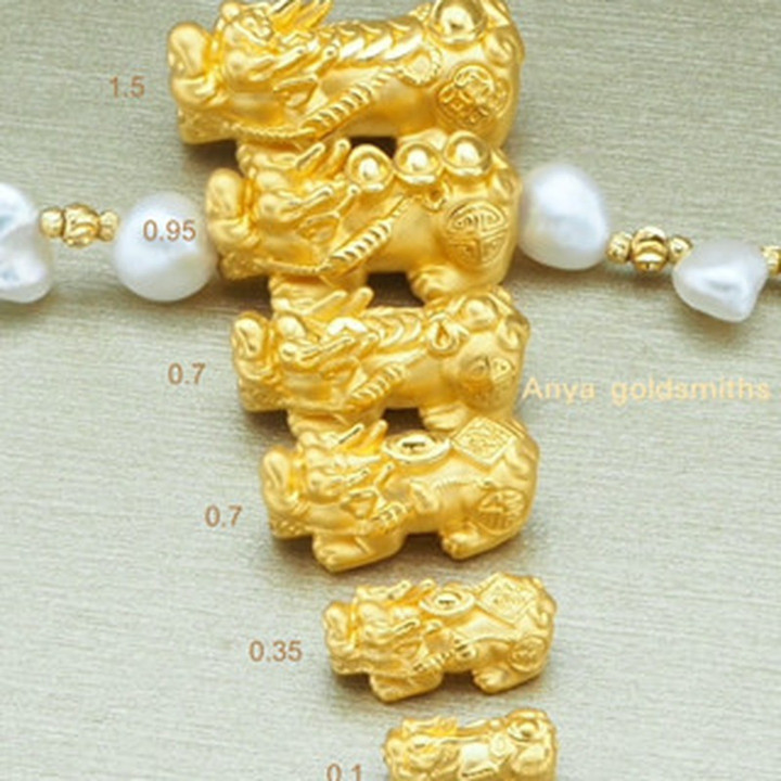 Pure Gold Pi Xiu Amulet - Anya Small Pendant (0.3g)