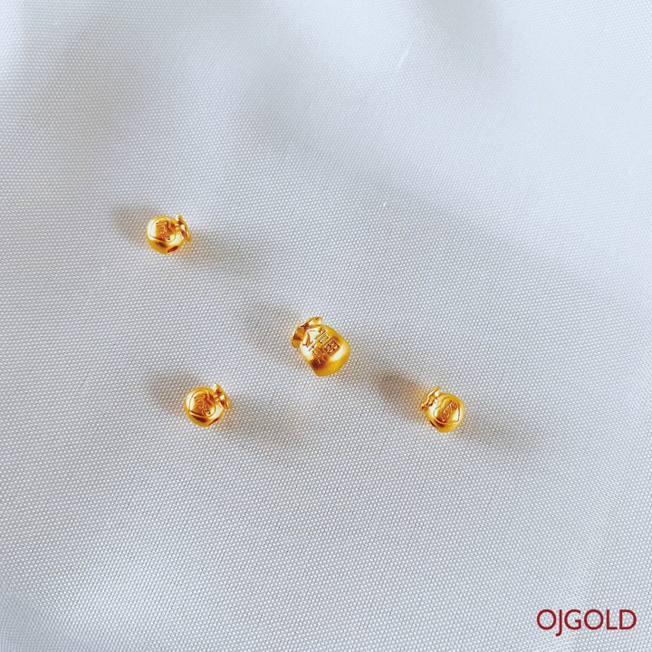 纯金吊坠：OJ GOLD 99.99 纯金，小巧设计