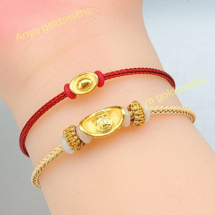 Anya Charm：纯金锭，带钩形图案