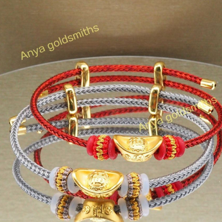 Anya Charm：纯金锭，带钩形图案