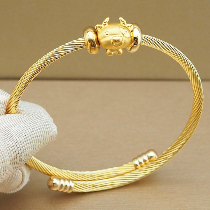 安雅幸运牛护身符 | 99.9%纯金（48个字符）