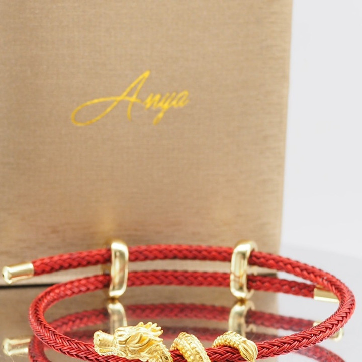 纯金盘绕龙形吊坠 | Anya珠宝