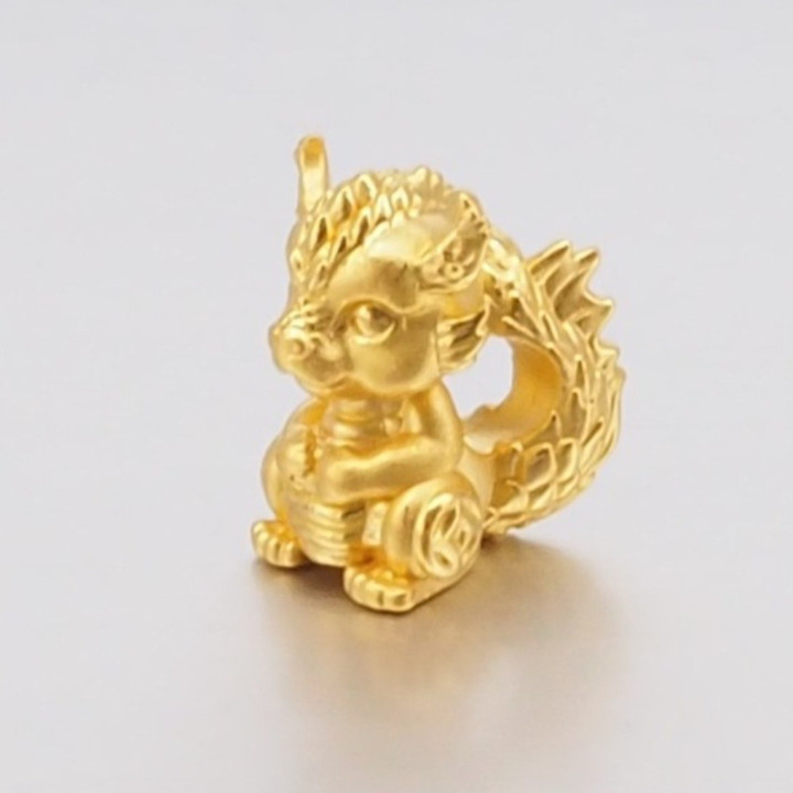 纯金小龙吊坠 - Anya 系列