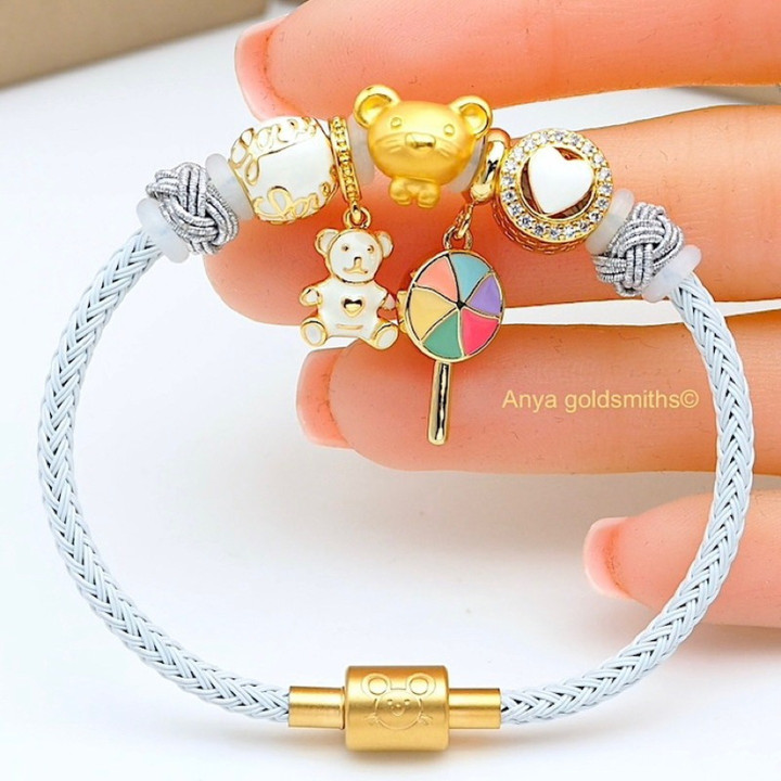 2020 Anya 黄金老鼠吊坠 | .999 纯金 | 收藏品