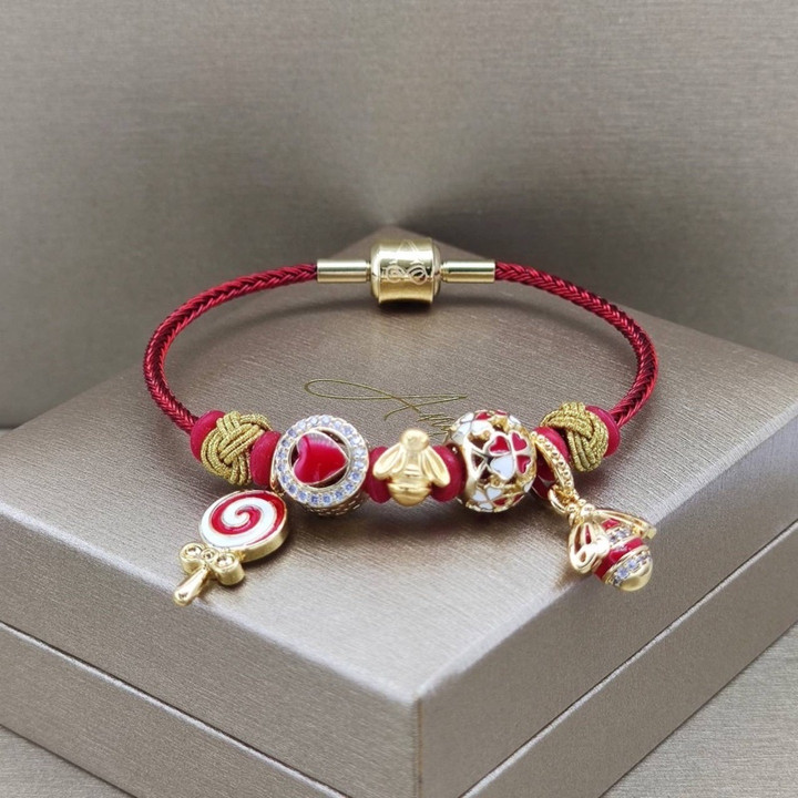 Tiny Gold Bee Charm | 99.9% Pure Gold Necklace Pendant