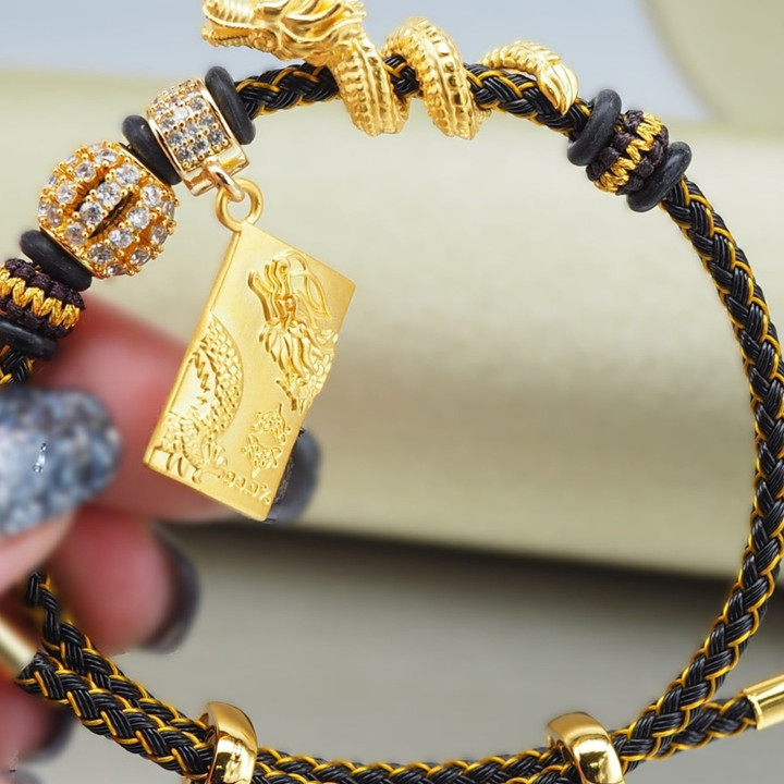 纯金盘绕龙形吊坠 | Anya珠宝