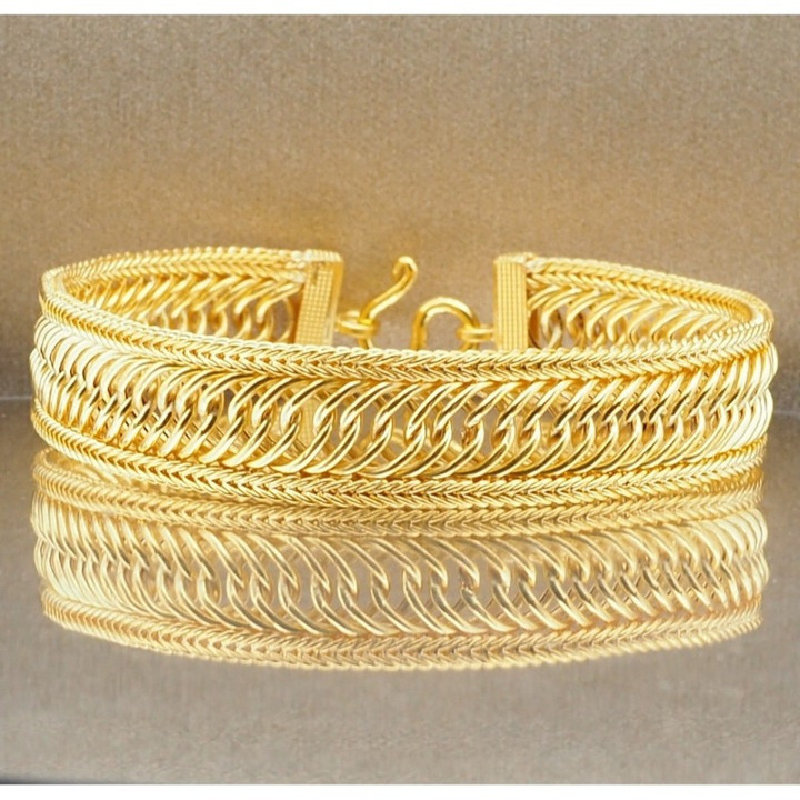Luxurious 24k Gold Bracelet with Customizable Design