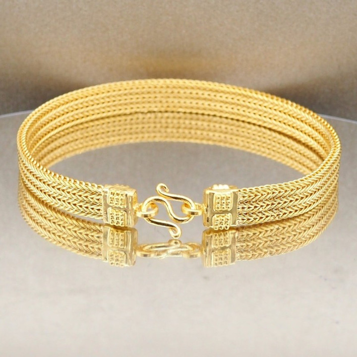 Luxurious 24k Gold Bracelet with Customizable Design