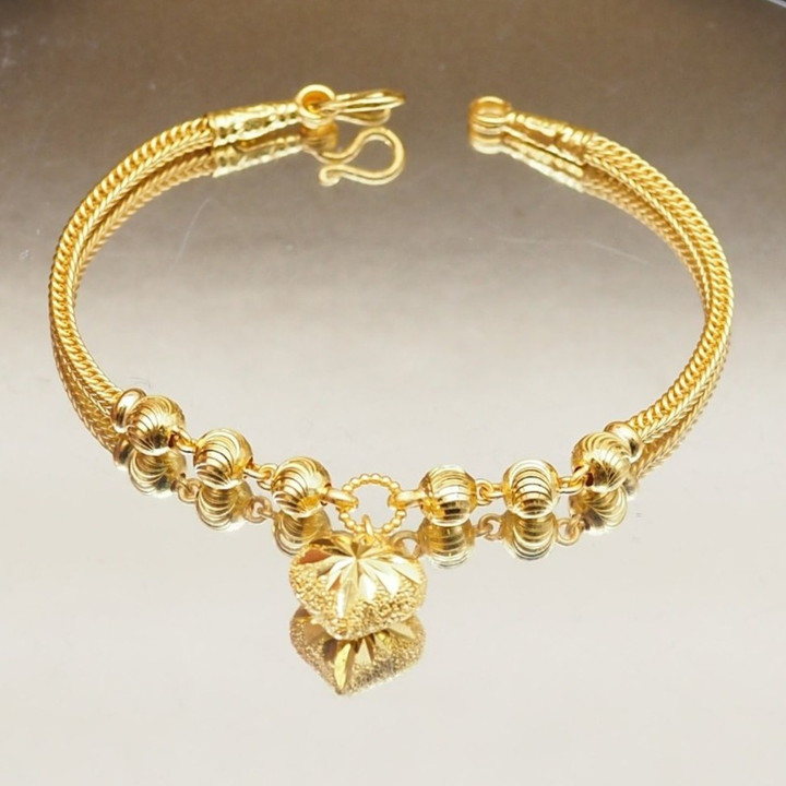 Luxurious 24k Gold Bracelet with Customizable Design